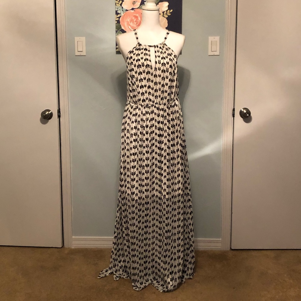 🌷Torrid Cream & Black Maxi Dress